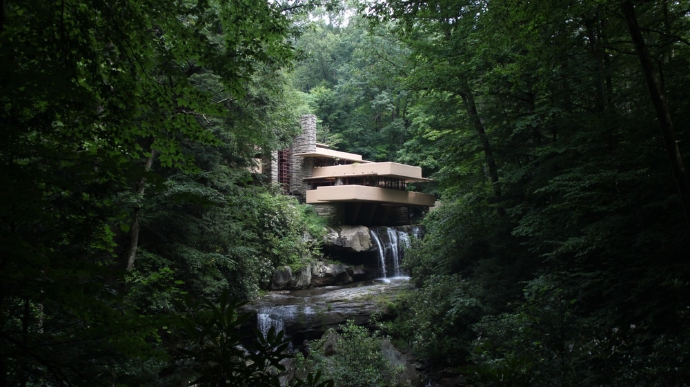 Take the best Fallingwater Tours of the Frank Lloyd Wright gem