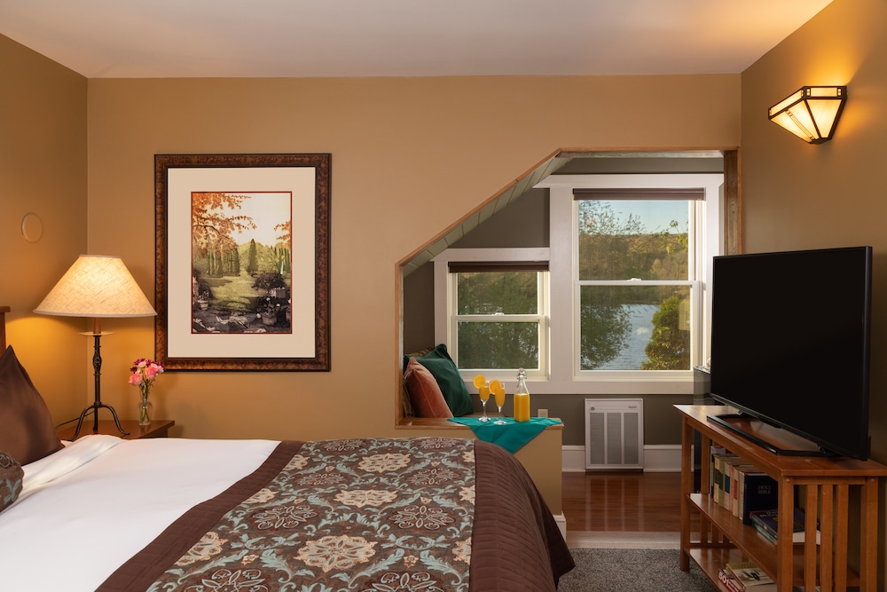 One of the best Things to do in McHenry, MD, is stay at our Deep Creek Lake Bed and Breakfast, photo of a romantic guest room