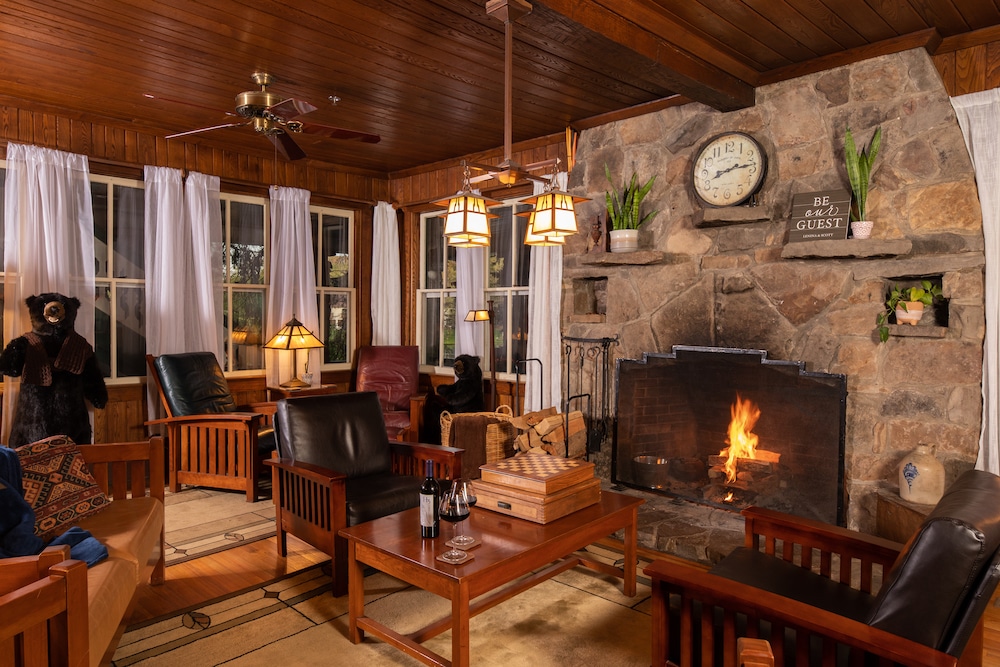 Photo of the living room at our Deep Creek Lake Hotel