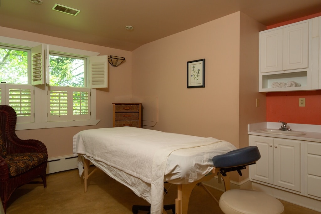The Best Hiking Near Deep Creek Lake, MD / Unwind with a Massage at our Hotel on Deep Creek Lake