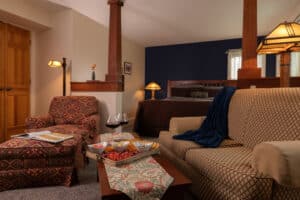 The Buffalo Marsh Suite at Lake Pointe Inn with sitting area.